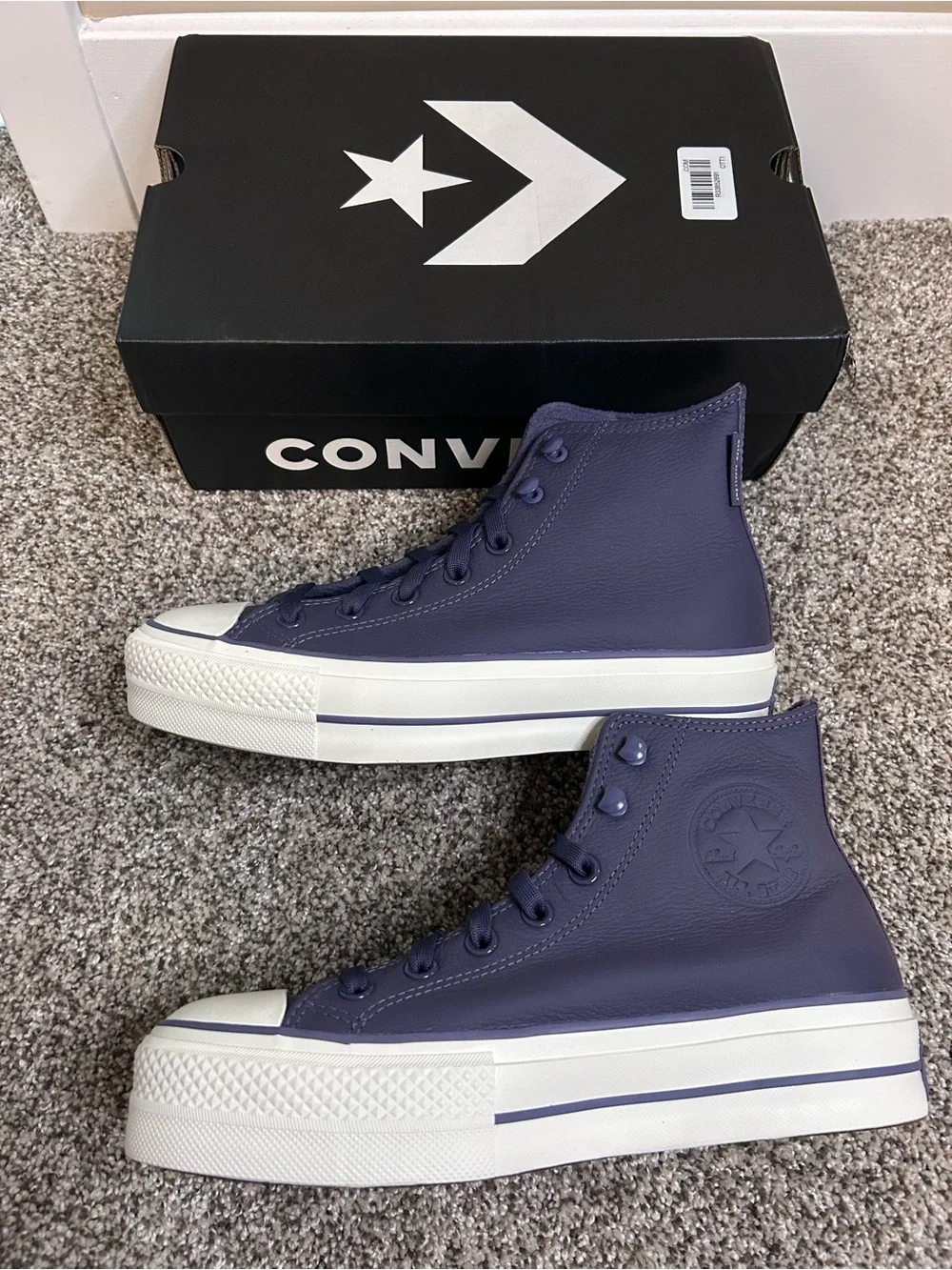 NIB Converse Chuck Taylor All Star Lift Platform Sneaker Size 8 Women’s